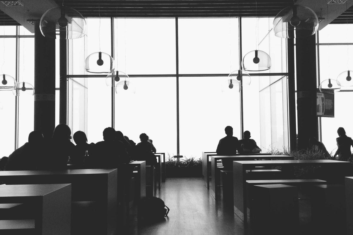 “Hanya satu tim yang mencoba bermain sepak bola” – Manajer Brighton kembali melontarkan kritik tajam kepada Arsenal dan Mikel Arteta dengan keluhan baru tentang penundaan waktu, sementara The Gunners berhasil meraih kemenangan tipis